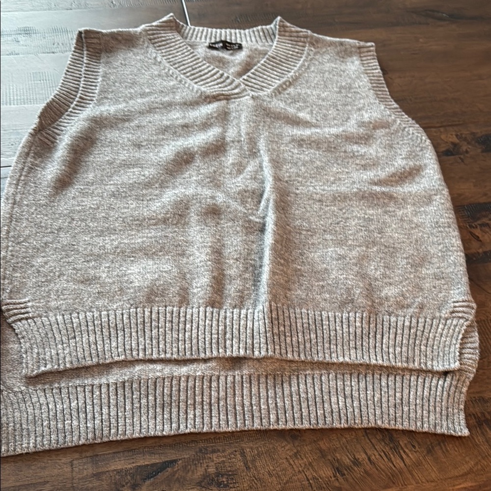Gray Knit Sleeveless Sweater Vest